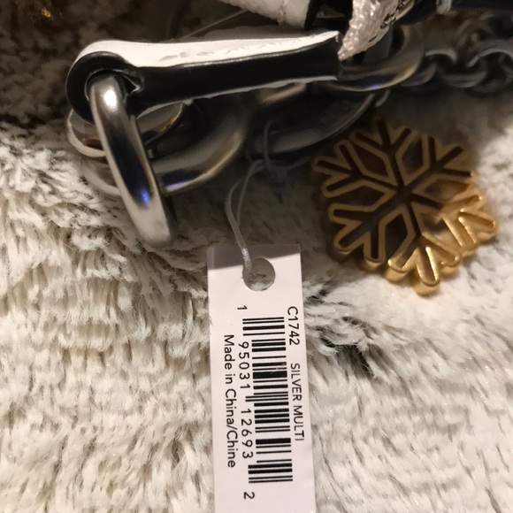 Coach white multi with a Christmas 🚂 beautiful 🎁 - Picture 13 of 13